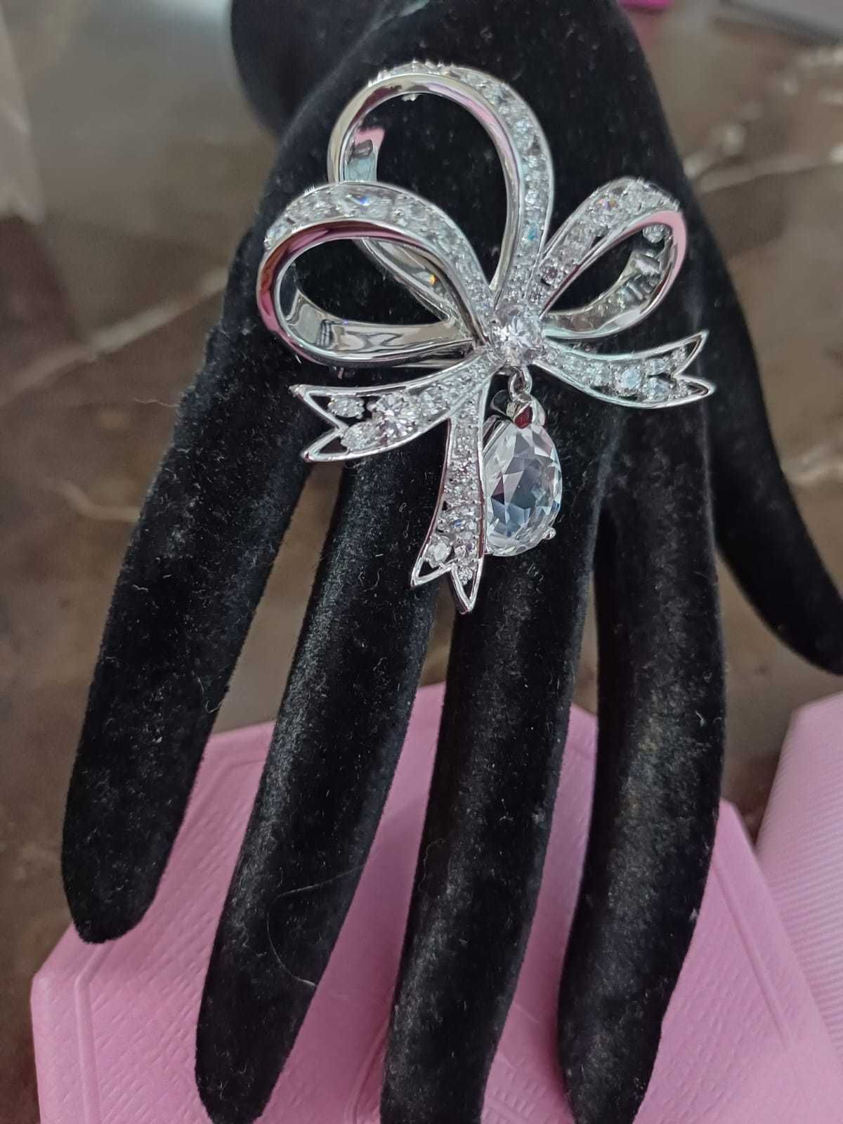 SWAROVSKI スワロフスキー Hyperbola ブローチ 追跡送料関税込み SWAROVSKI スワロフスキー Hyperbola ブローチ 追跡送料関税込み