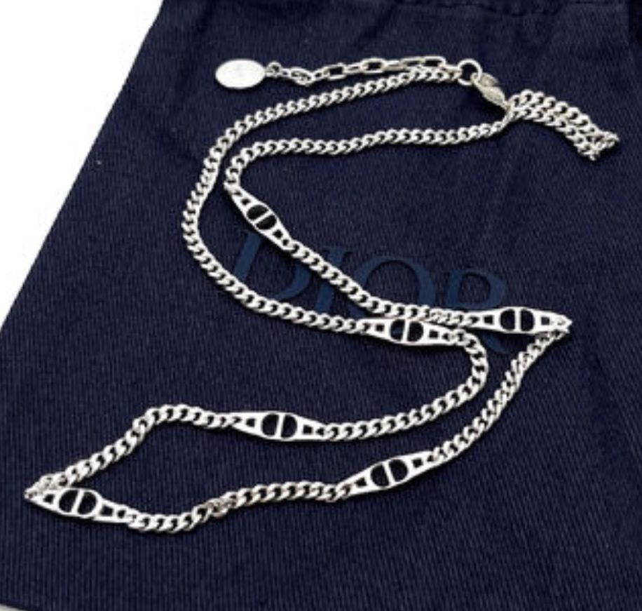 【クールなチェーンに上品さを♪】DIOR ネックレス モダンでクールな魅力＊Dior CD ICON チェーンリンク ネックレス