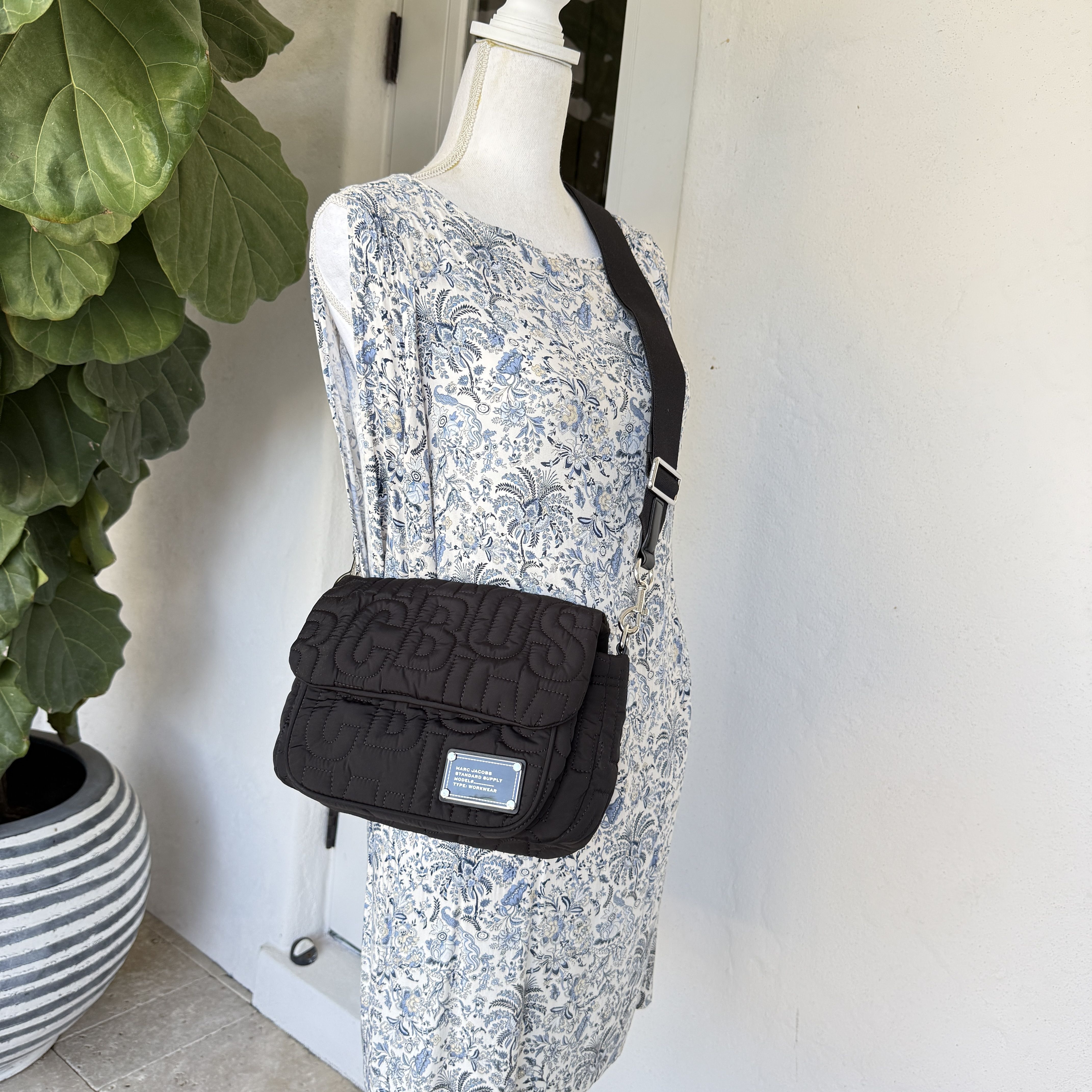 大人気 Marc Jacobs Nylon Jumbled Logo Messenger 4S4HMS005H02