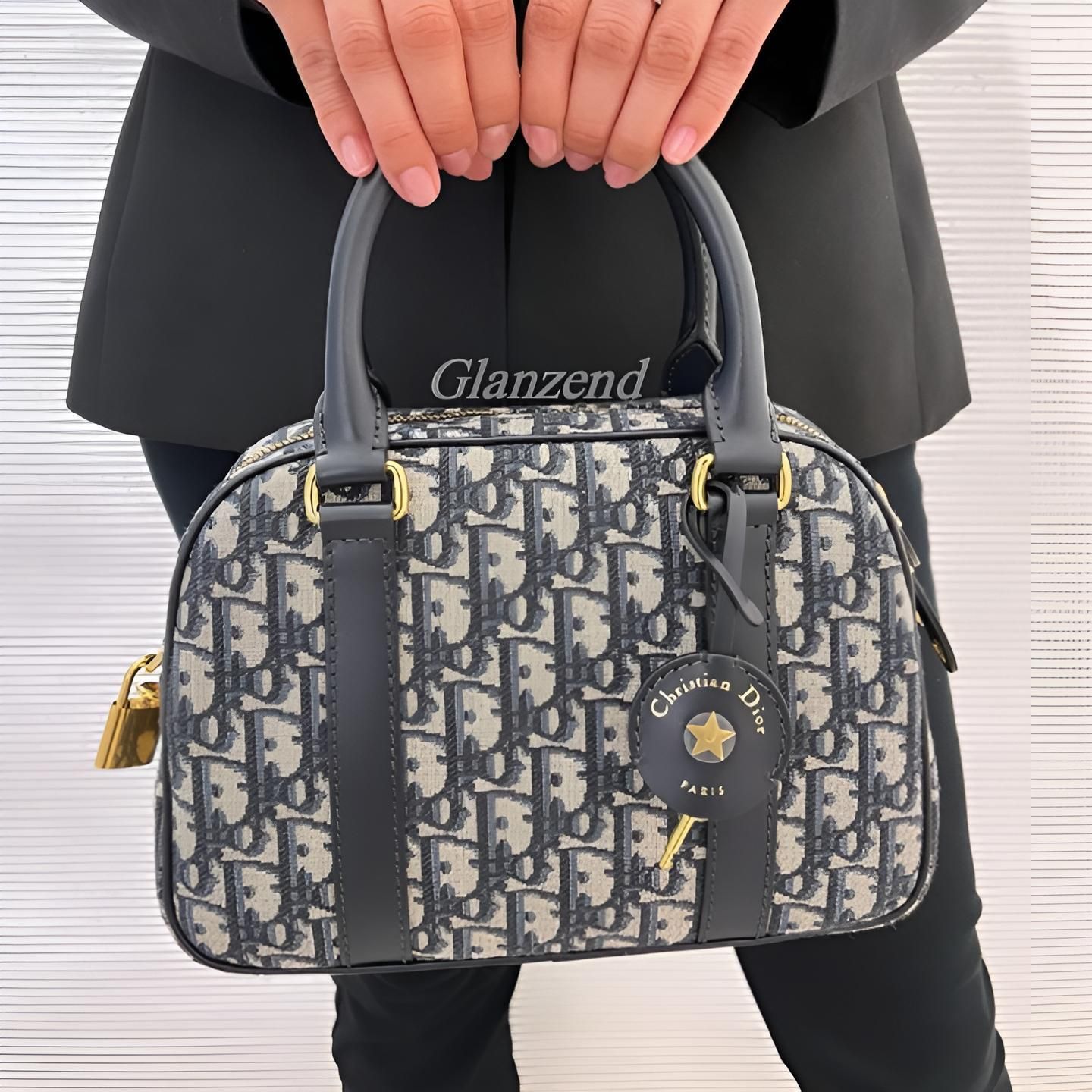 【デイリー使いしやすい♡】DIOR ミディアムバッグ 優雅で上品に♪【Dior】ミディアム オブリーク ボウリングバッグ