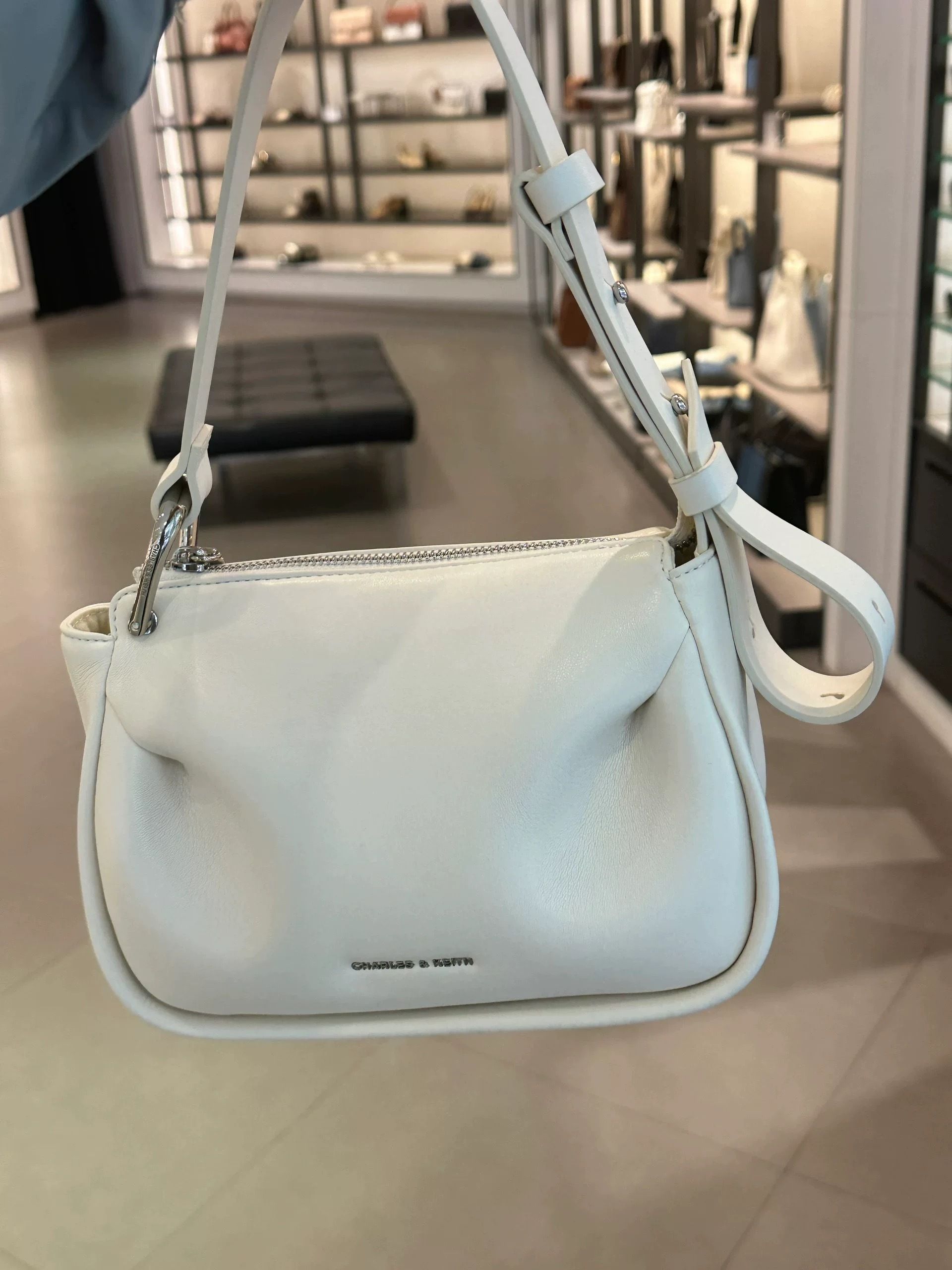 ☆CHARLES&KEITH Lumen Padded Crossbody Bag パック/送料込