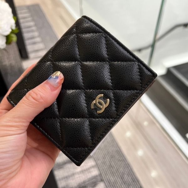【保障できる】 国内即発】CHANEL ココマーク キャビアスキン折りたたみ財布 小物