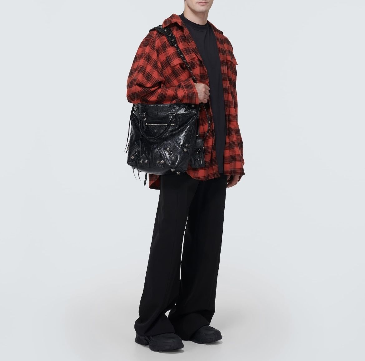 国内配送【BALENCIAGA】LE CAGOLE ミディアム トートバッグ BALENCIAGA Le Cagole ミディアム レザー トートバッグ 人気