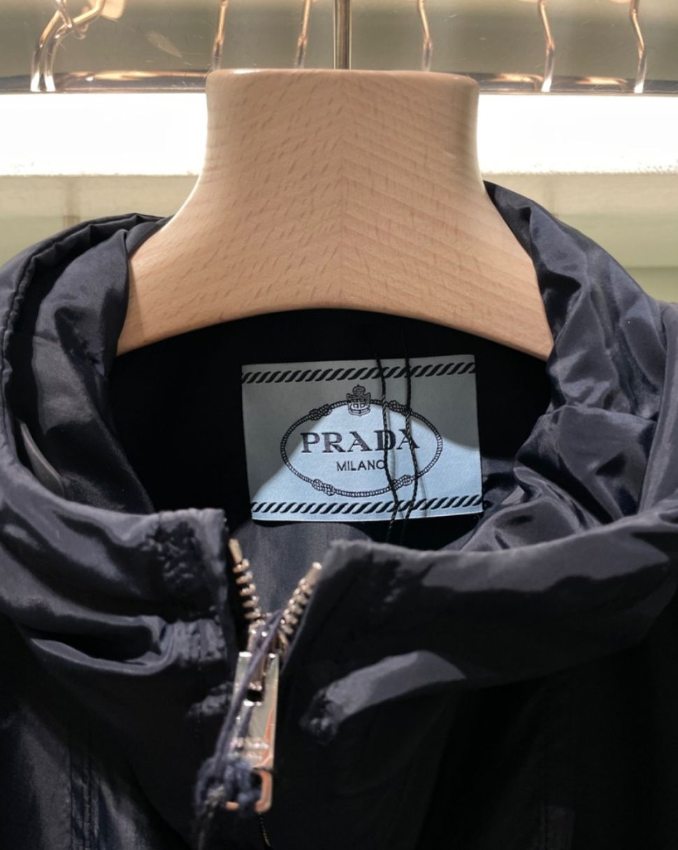 【セール】プラダ☆フード付 Re Nylon ブルゾン コート☆291788 関税送料込！PRADA☆フード付 Re Nylon ブルゾン コート 291788
