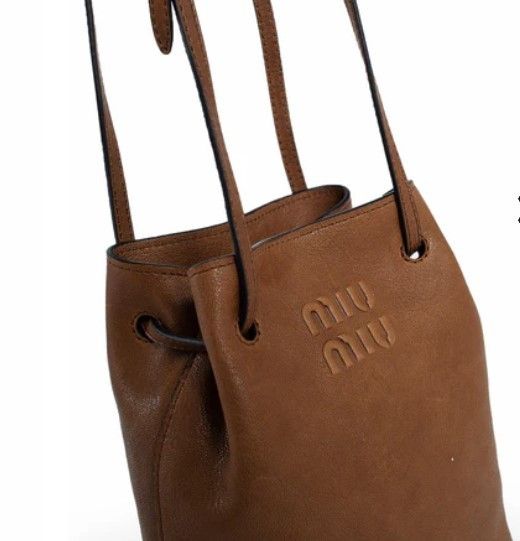 miumiu☆ナッパレザー ロゴ ミニ ショルダーバッグ BROWN シンプルな ≪MIUMIU≫ ナッパレザー ミニショルダーバッグ 茶色