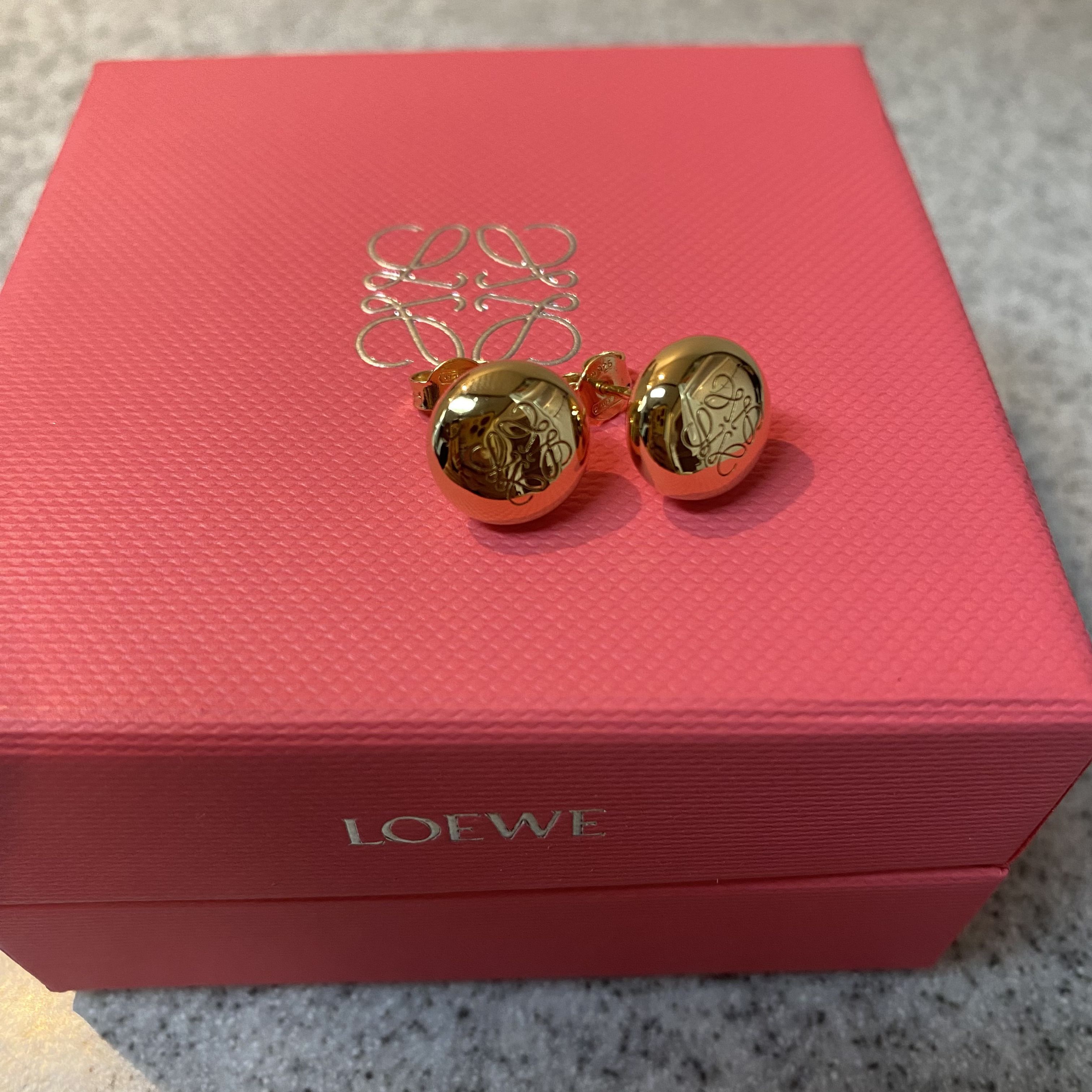 関税負担なし♪LOEWE アナグラム ペブルスタッドピアス (LOEWE