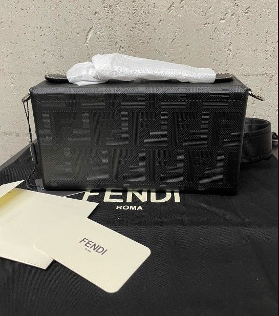 ◆送料・関税込◆FENDI トラベルバッグ 送料関税込☆FENDI バゲット ソフトトランク ショルダーバッグ
