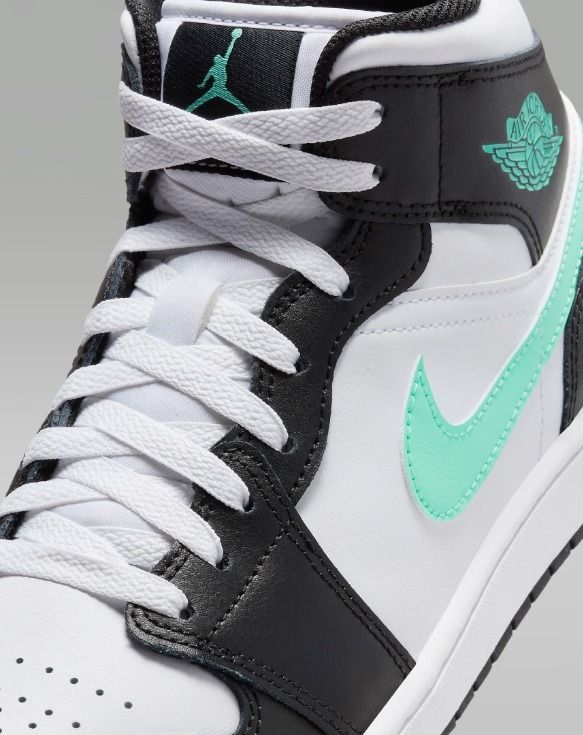 ★NIKE★NIKE AIR JORDAN 1 MID GREEN GLOW★送料・関税込★ ☆NIKE☆NIKE AIR JORDAN 1 MID GREEN GLOW☆送料・関税込