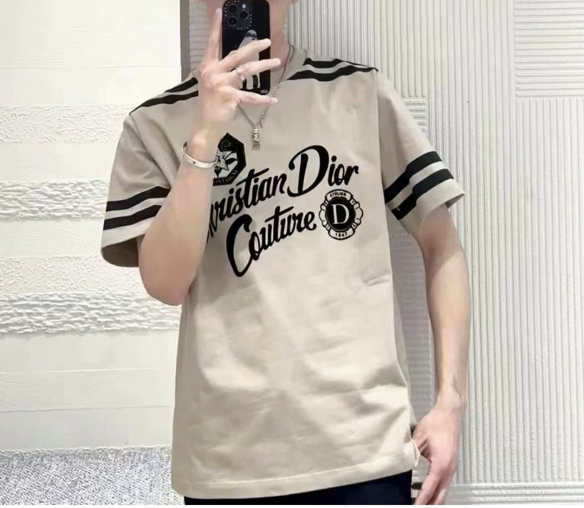 【華やかな印象♪】Dior  Tシャツ 24SS/大人気！】Dior☆Christian Dior Couture Tシャツ (Dior/T