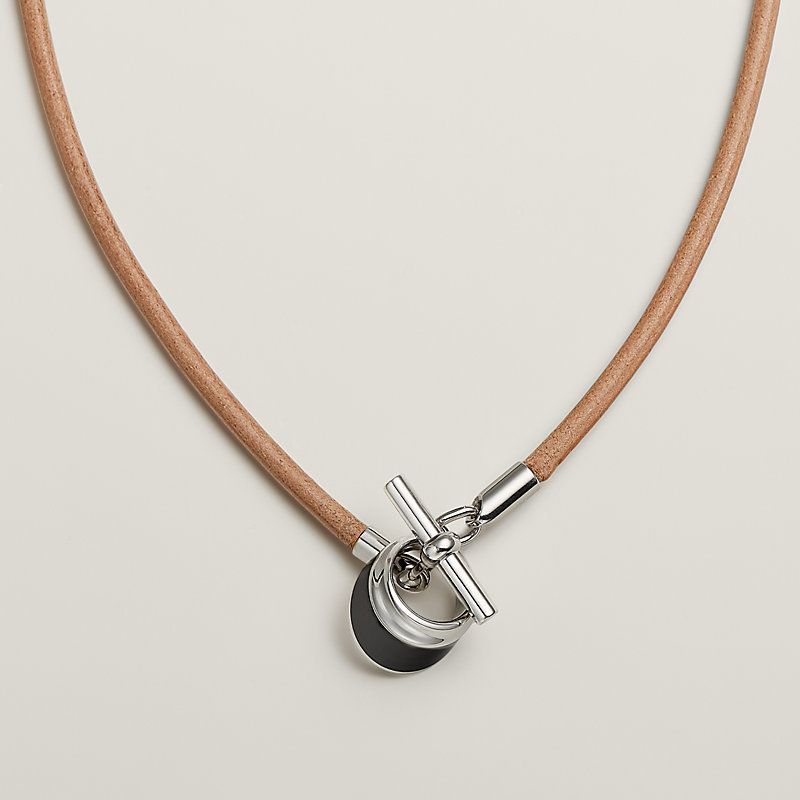 クールでカッコイイ◎【HERMES】エクウスネックレス コーデのポイントに。ギフトにも◎】HERMES Equus ネックレス