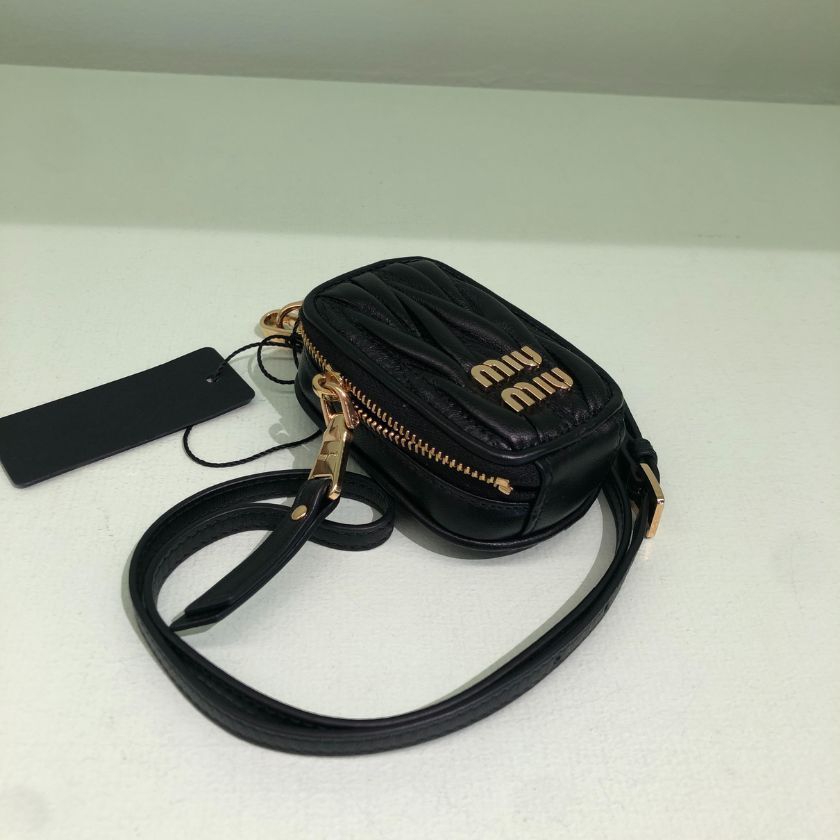 6万取引突破★UPS速達便！【MIUMIU】5MH034 2C3Y_折りたたみ財布 6万取引突破☆UPS速達便！【MIUMIU】5MH034 2C3Y_折りたたみ財布