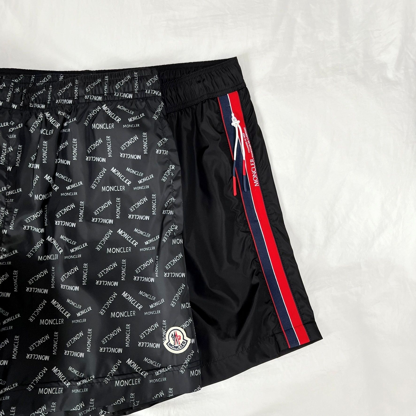 国内発送】MONCLER 水陸両用 スイムパンツ ショートパンツ