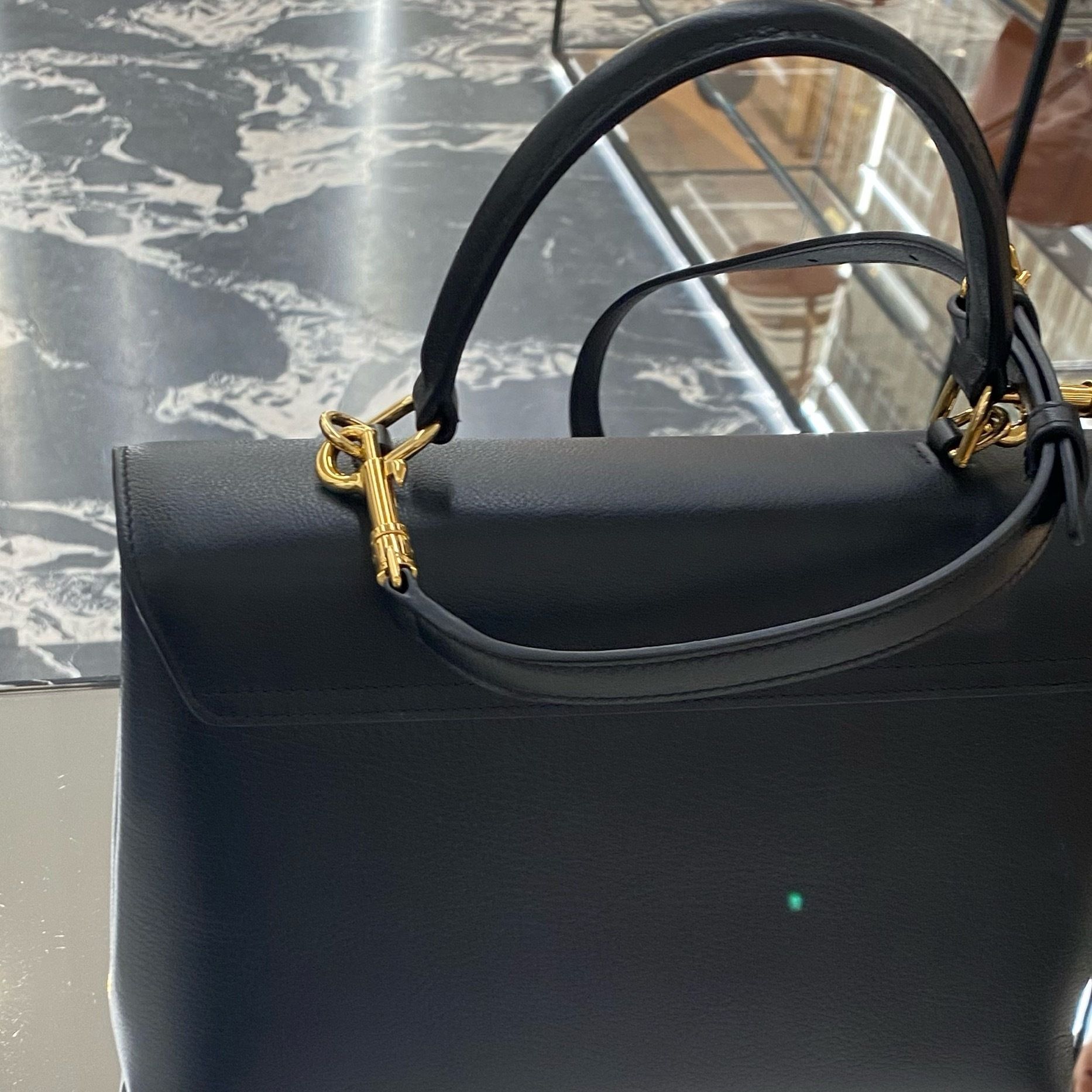 25新作 セリーヌ MEO ショルダーバッグ サプルカーフスキン CELINE サプルカーフスキンミディアム ニノ バッグ (CELINE