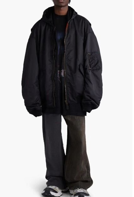 洗練された【BALENCIAGA】Paris Moon グラフィック Tシャツ 24SS