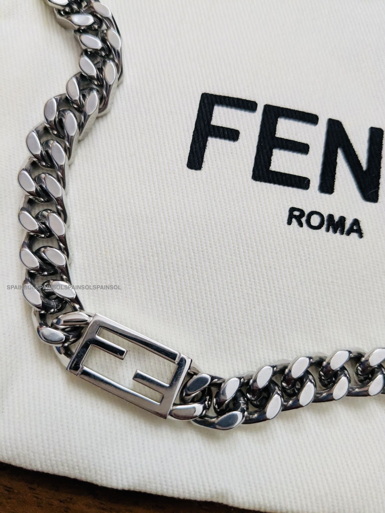 ☆目黒蓮さん着用☆【FENDI】バゲット チェーンネックレス 銀 目黒蓮さん着用☆FENDI☆バゲット チェーン ネックレス (FENDI