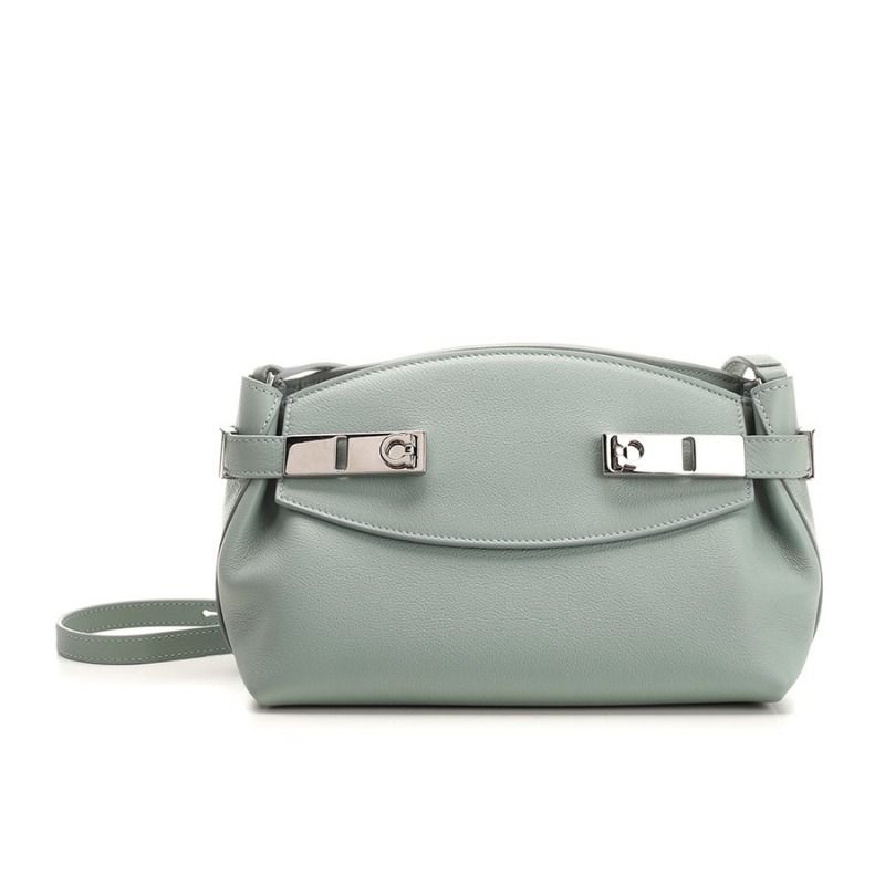 FERRAGAMO クロスボディ・ショルダー・クラッチバッグ_Hug 斜め掛け・クロスボディ ブラック（黒）系 FERRAGAMO HUG