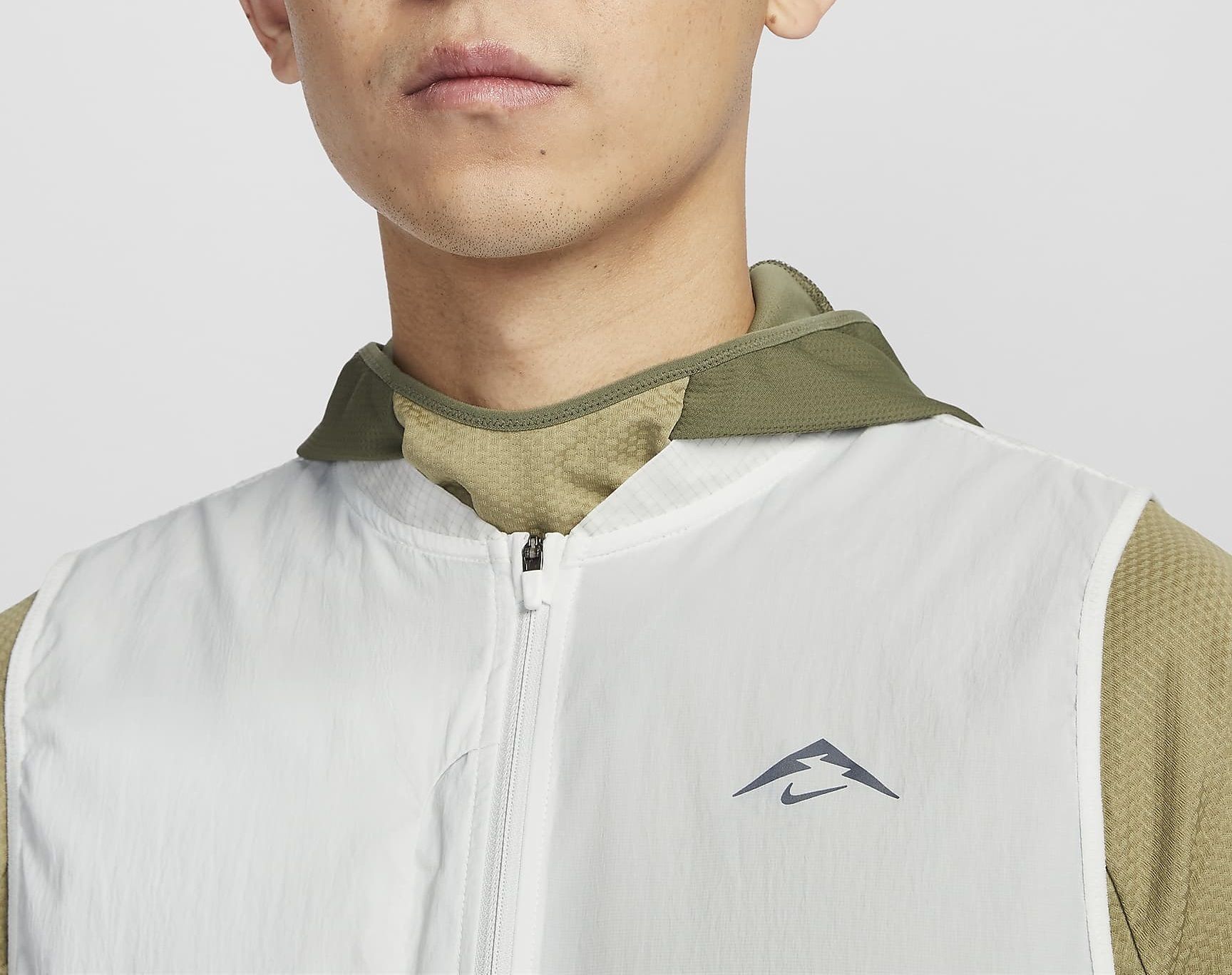 ☆NIKE☆TRAIL AIREEZ ランニングベスト☆追跡可 (Nike/メンズ