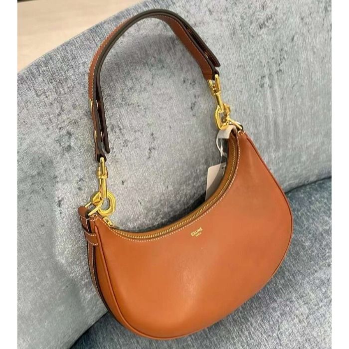 【CELINE】雑誌掲載 ミディアムAVA ストラップ オールオーバー ☆Celine☆ミディアム AVA（アヴァ）ストラップバッグ (CELINE