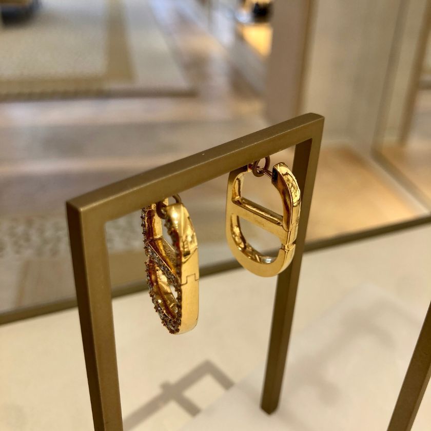 6万取引突破☆UPS速達便利用!【DIOR】E2322WOMCY_ピアス (Dior