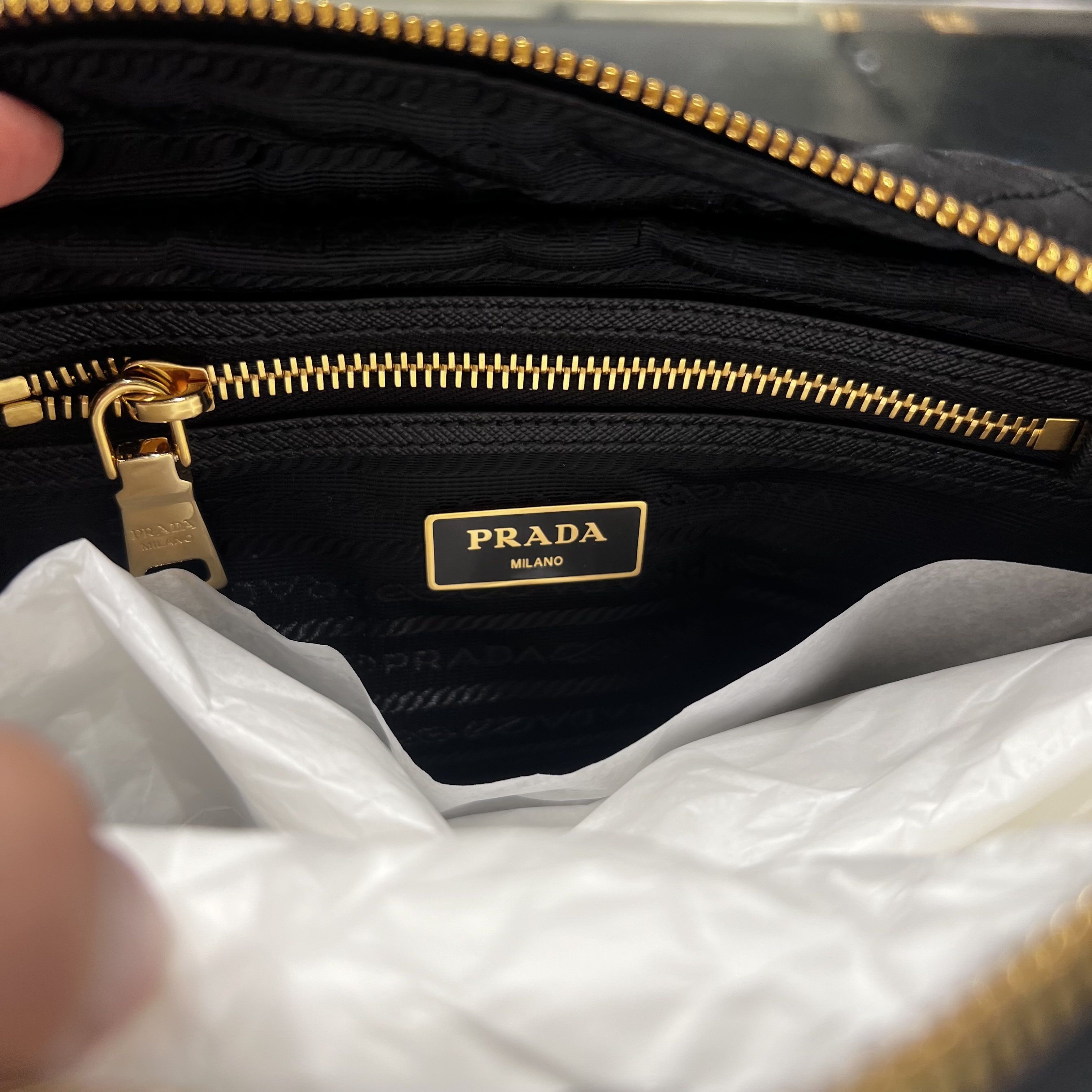 【PRADA】セール価格！マトラッセ 一生物 ショルダーバッグ PRADA】セール価格！マトラッセ 一生物 ショルダーバッグ (PRADA