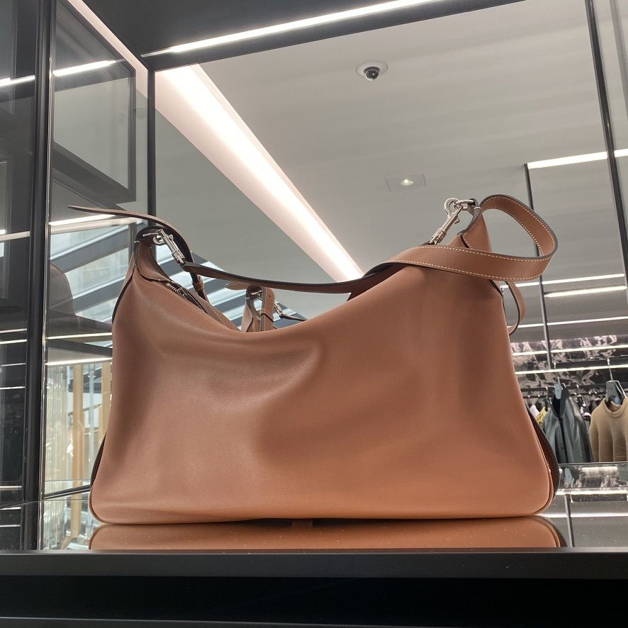 CELINE セリーヌ ショルダーバッグ ラージ ストラップ ロミー CELINE☆ラージストラップロミーサプル タン (CELINE/ショルダー