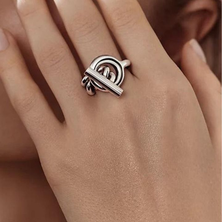 上品が際立つ♪HERMES クロワゼット エシャペ MM リング (HERMES