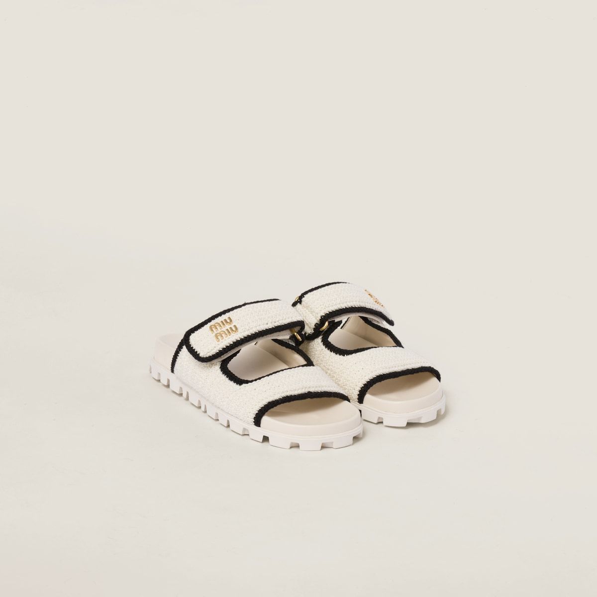 【MIU MIU】スライドサンダル クロシェニット ロゴ ブラウン ダークブラウン＋アイボリー クロシェニット スライドサンダル