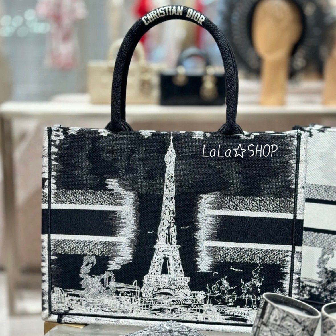 パリジェンヌになれちゃう】Dior Book Tote ミディアム (Dior