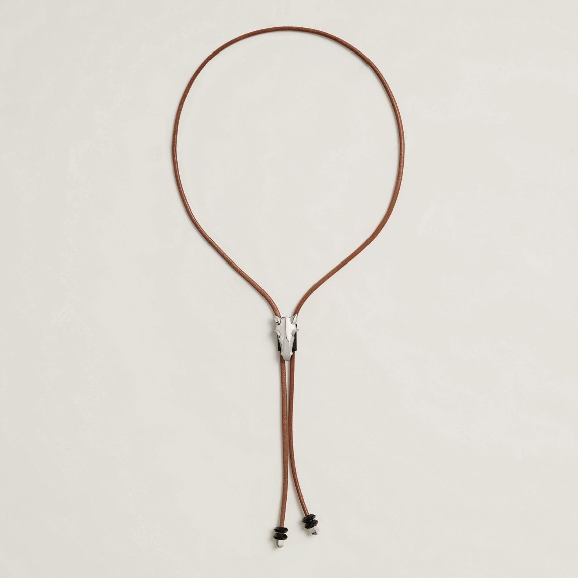 日本在庫なし♪【HERMES】Destrier Minerale ネックレス HERMES 新作 大人のお洒落 ネックレス レザー Destrier bolo tie