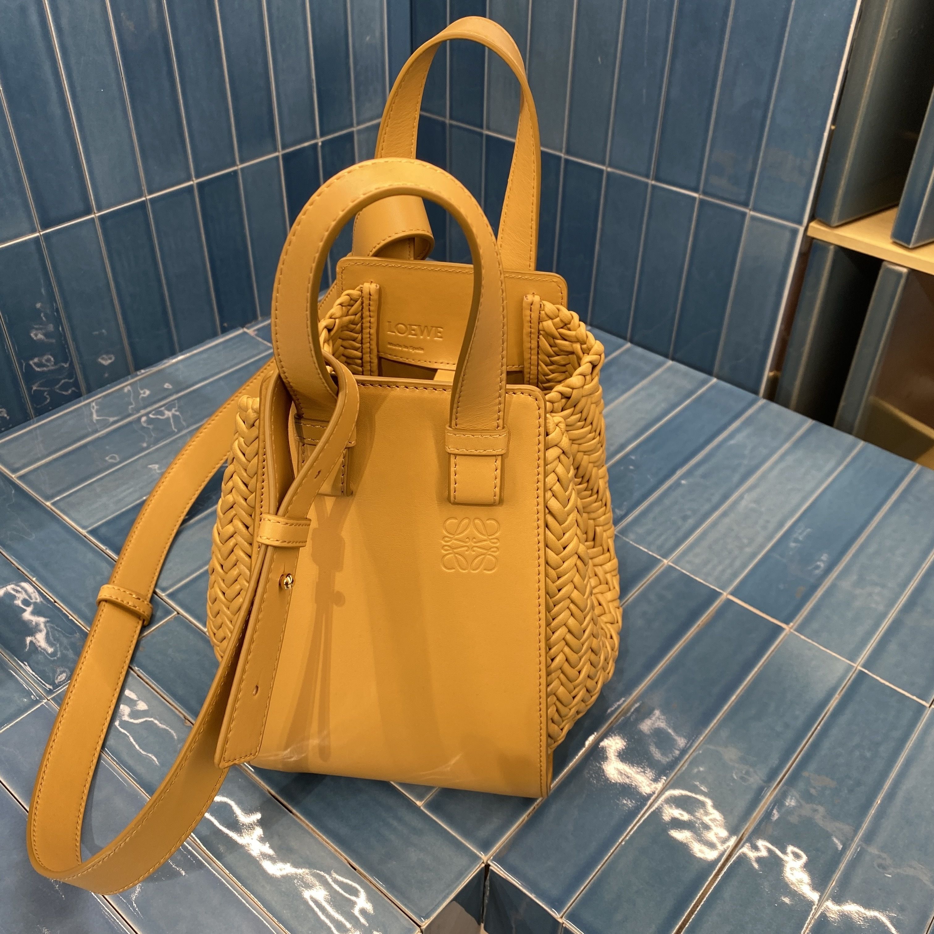 ロエベ ハンモックバッグ コンパクト カーフ サハラ LOEWE コンパクト ハンモック バッグ