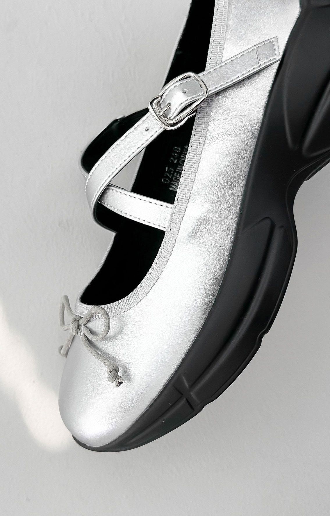 ★Binary01★送料込み★大人気★韓国★Hug Platform Flat Shoes ☆Binary01☆送料込み☆大人気☆韓国☆Hug Platform Flat Shoes