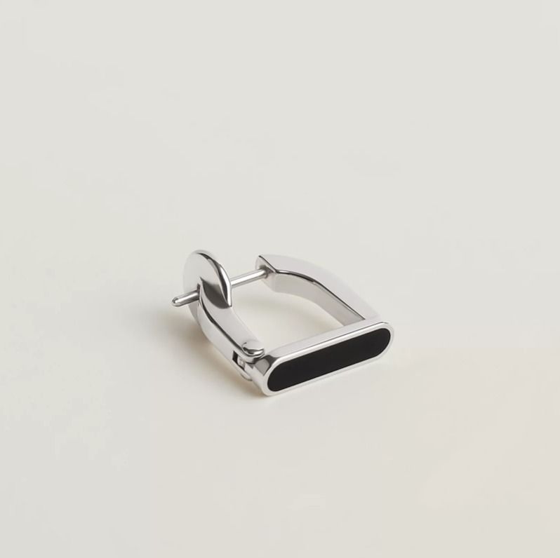 シンプルでギフトにも最適☆HermesEtrier シングルピアス
