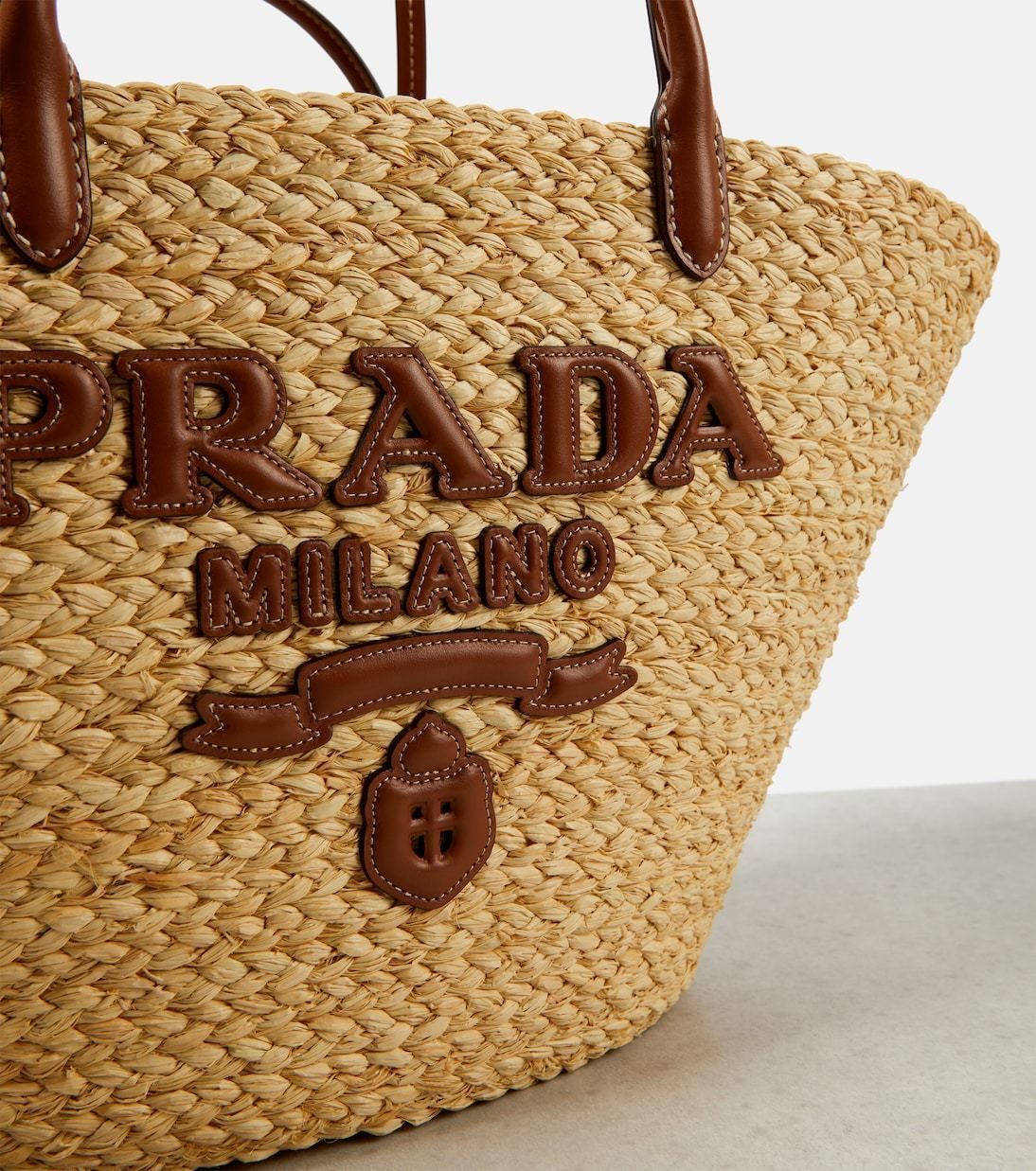 Prada ロゴレザートリムのラフィアバスケットバッグ 希少】PRADA ロゴ レザートリム ラフィア バスケットバッグ