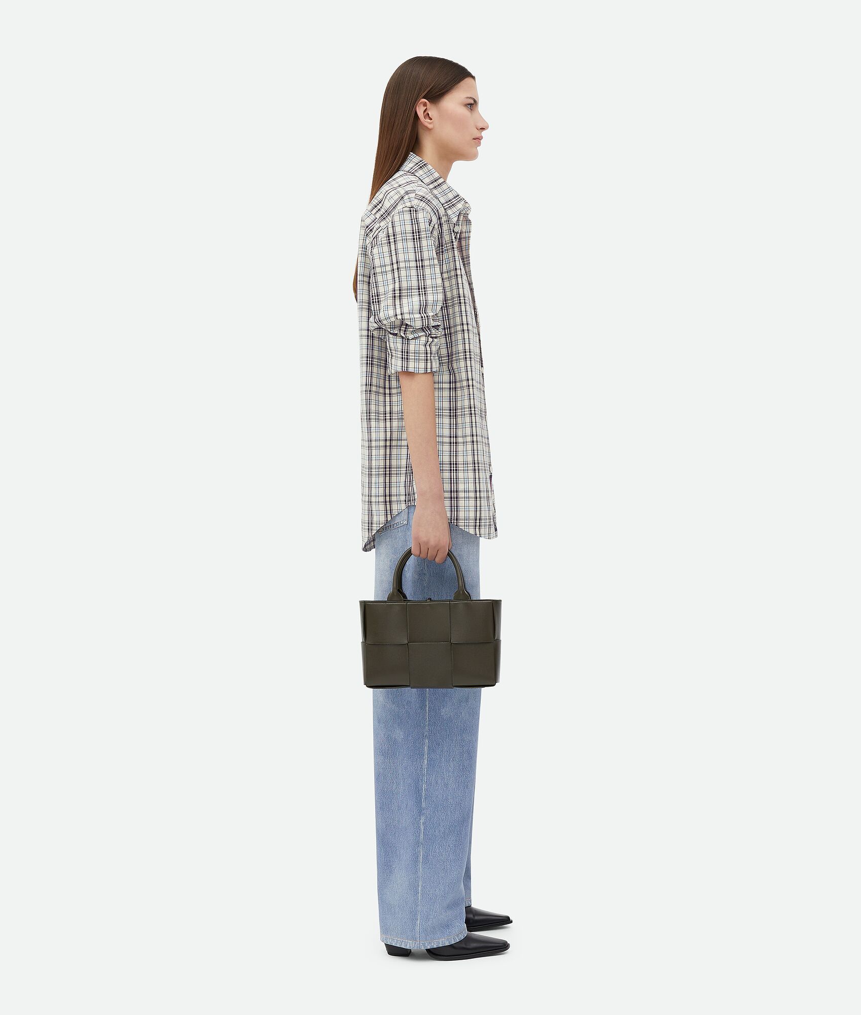 【関税込み】Bottega Veneta カーキ Arco カメラバッグ BOTTEGA VENETA ☆ アルコ カメラバッグ ◇ クロスボディバッグ