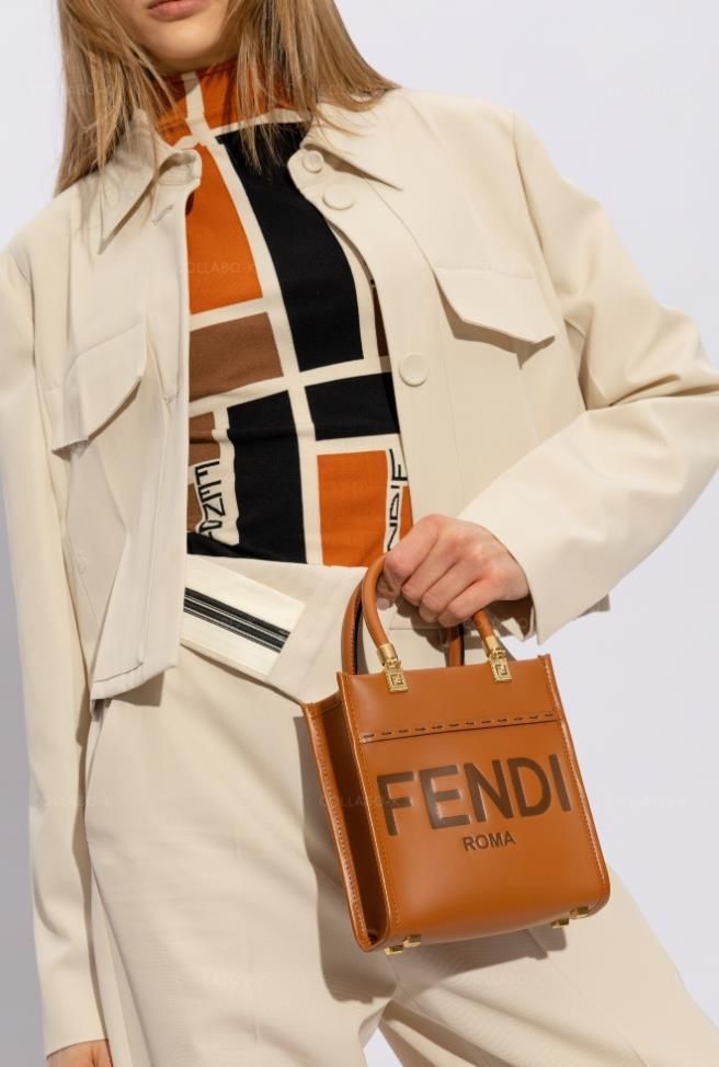 ★送料・関税込★FENDI★フェンディ Sunshine ショルダーバッグ ☆送料関税込☆FENDI フェンディ Sunshine ショルダーバッグ