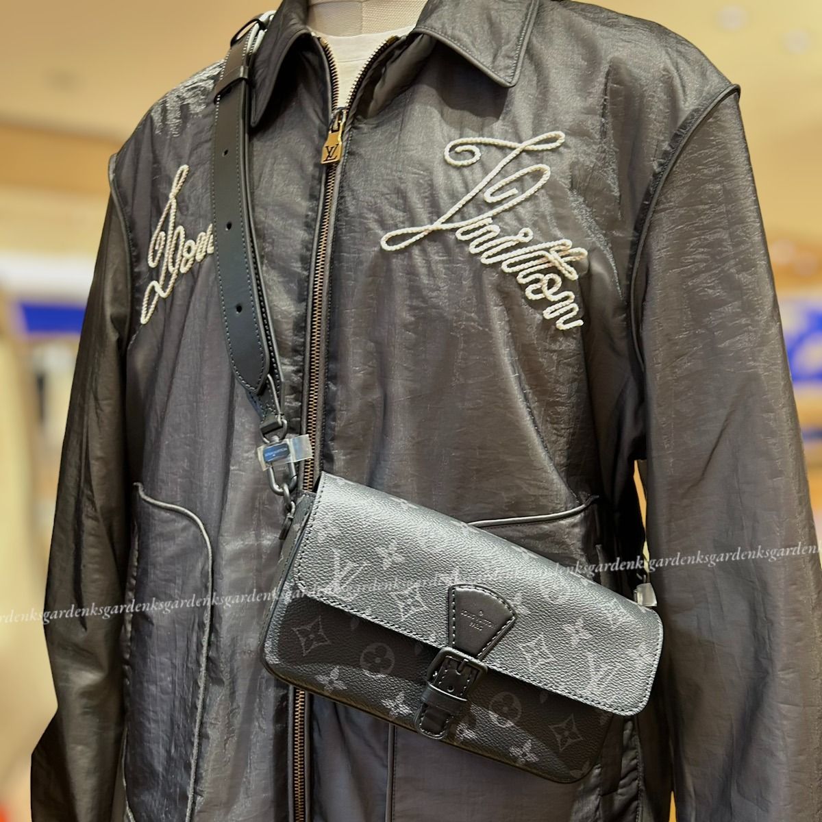 【男前♪】Louis Vuitton モンスリ ウェアラブル ウォレット モンスリ・ウェアラブル ウォレット モノグラム・エクリプス