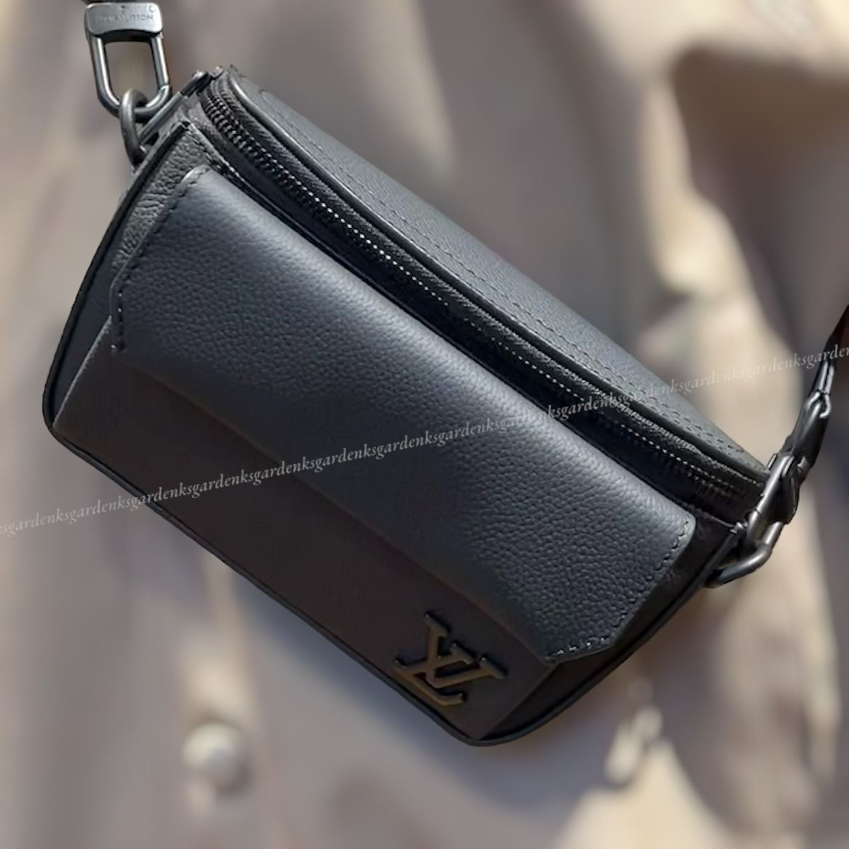 すぐ届く！LOUIS VUITTON パイロット ウェアラブル ウォレット