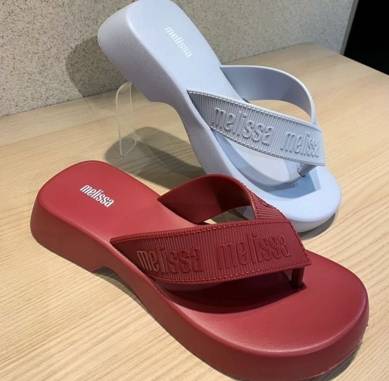 Melissa 追跡付/送料込 足に優しい柔らかソール ビーチサンダル Melissa追跡付/送料込 柔らかソール ストラップビーチサンダル