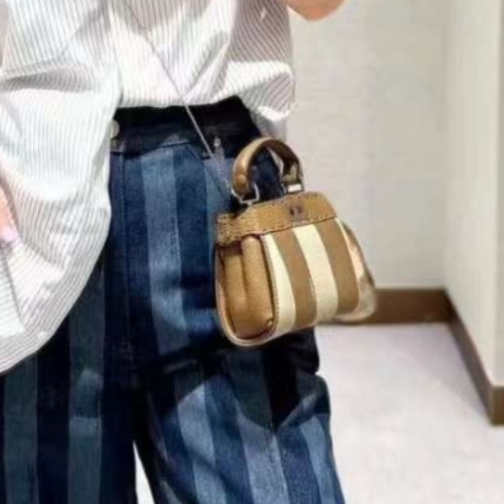 セール 13%OFF】FENDI ハンドバッグ PEEKABOO MINI ピーカブー