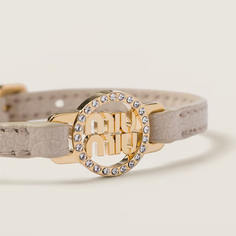 国内直営 **MiuMiu** マドラスレザー ブレスレット (MiuMiu