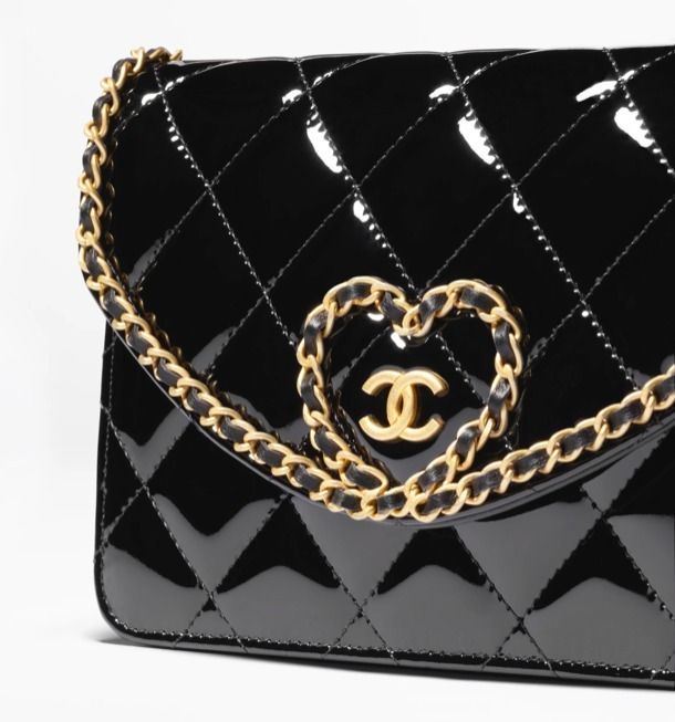 日本最大の 大人かわいいハートチェーン】シャネル クラッチバッグ (CHANEL 小物