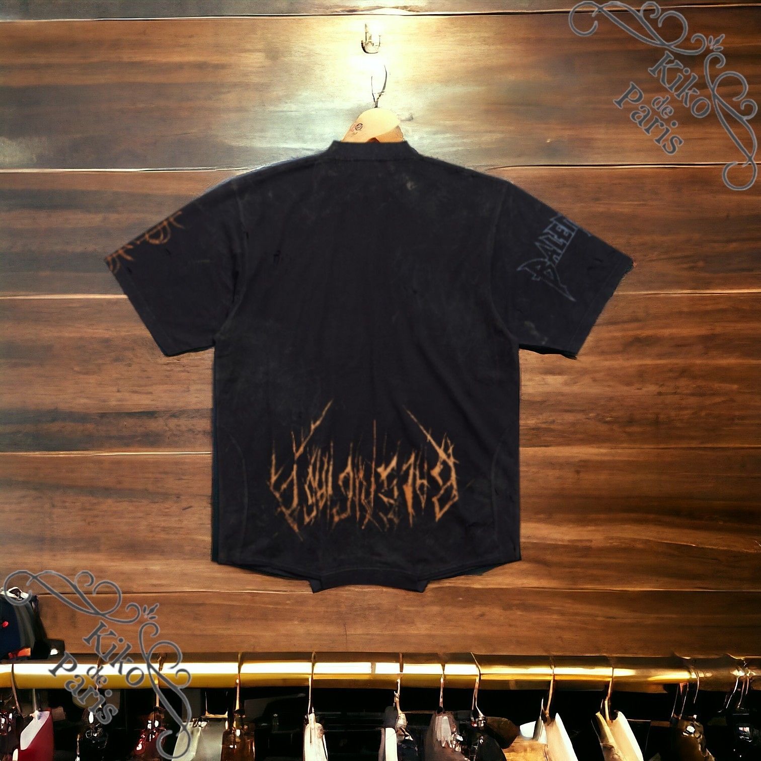 BALENCIAGA 直営店より PARIS MOON UPSIDE DOWN Tシャツ BALENCIAGA 直営店より PARIS MOON UPSIDE DOWN Tシャツ