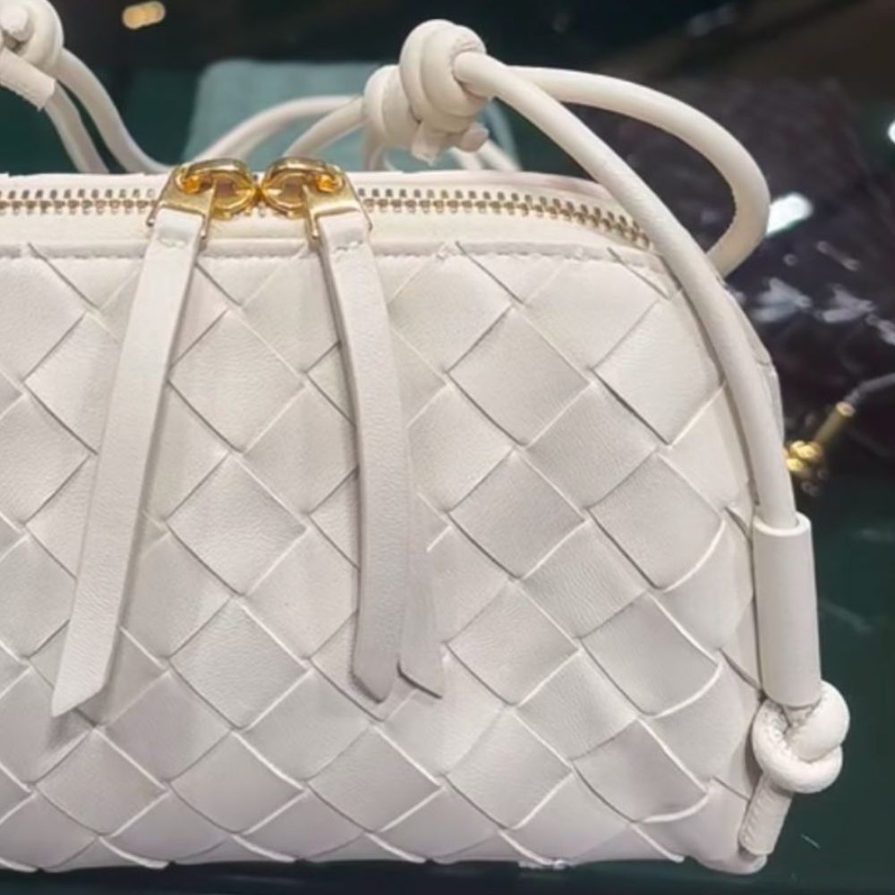 24SS【BOTTEGA VENETA】イントレチャート コンサートポーチ