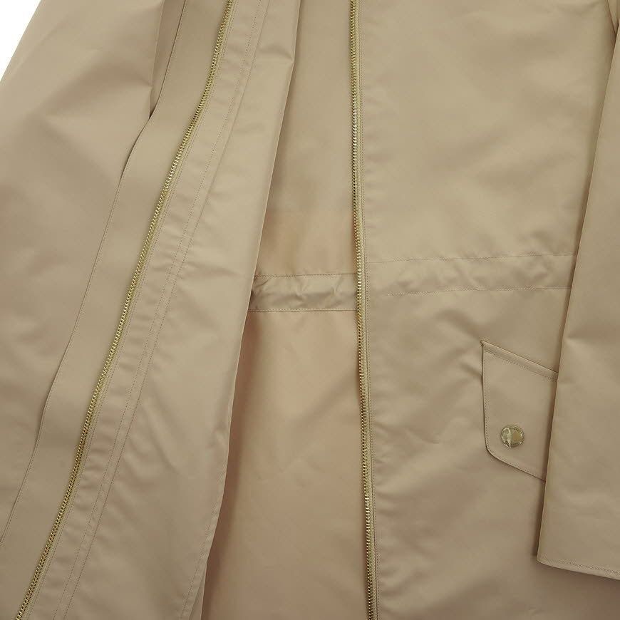 BURBERRY》 8048713 ライト フード ジャケット (Burberry
