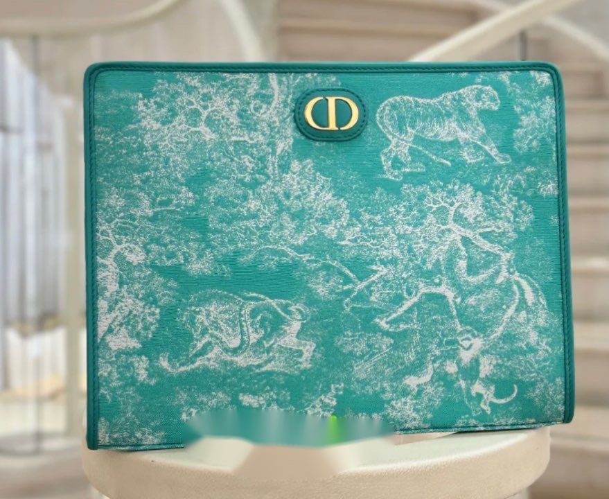 メンズもOK☆クラッチとしても Dior 30 Montaigneディアポーチ