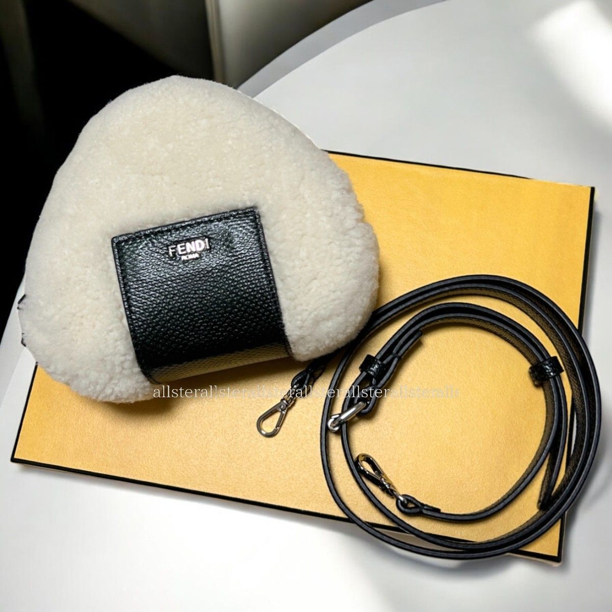 FENDI フェンディ●再入荷 目黒蓮さん着用 おにぎり ミニバッグ 再入荷 目黒蓮さん着用 【FENDI】フェンディ おにぎり バッグ