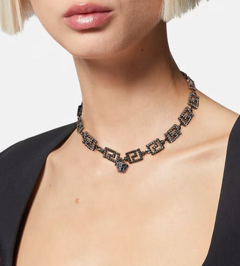 ネックレス・チョーカー VERSACE VERSACE】ロゴ ペンダント ネックレス プレート (VERSACE