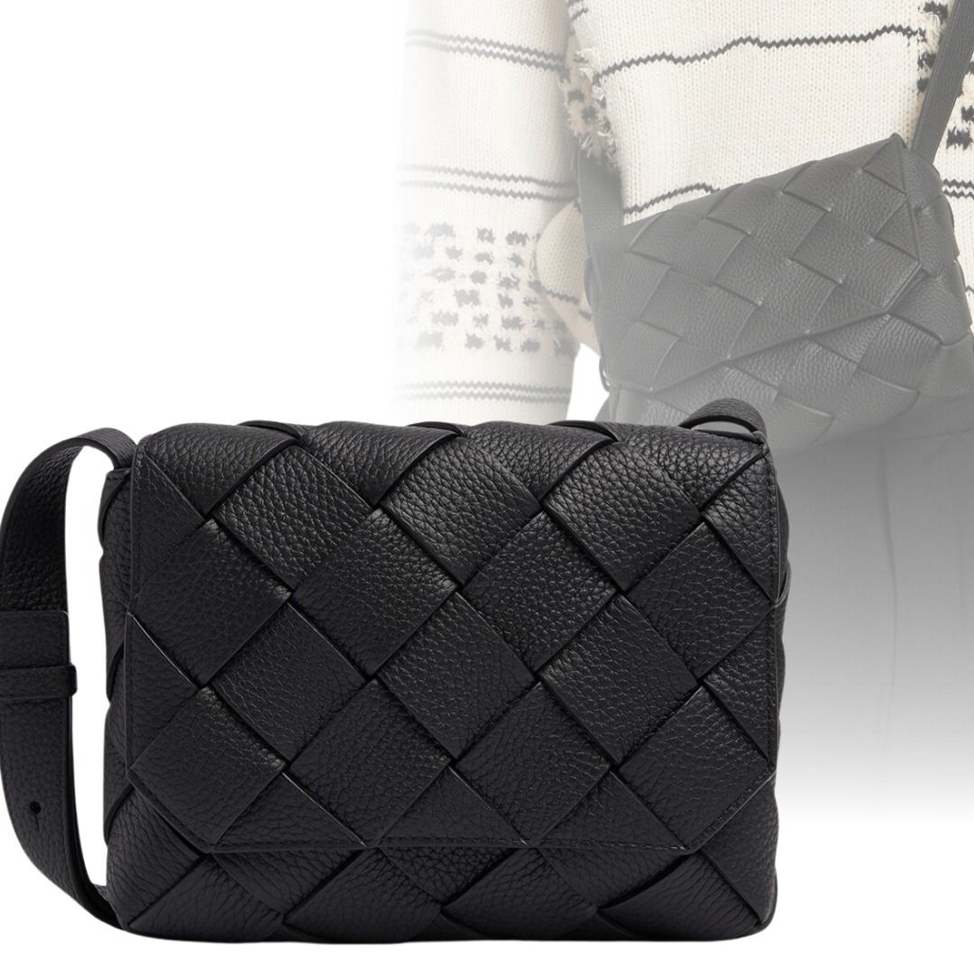 BOTTEGA VENETA イントレチャート フラップバッグ ブラックイントレチャート フラップバックパック| Bottega