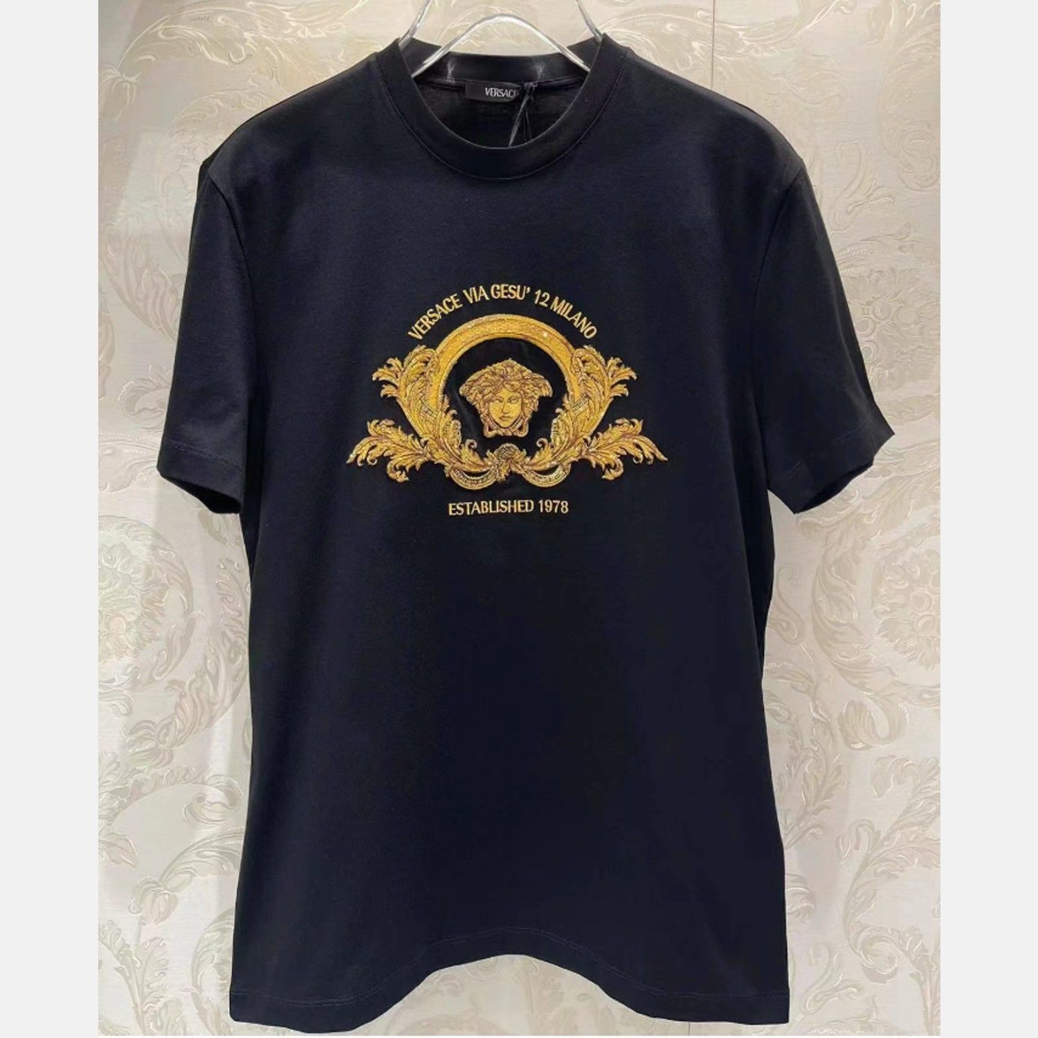 関税込 ヴェルサーチェ クーペ ブラゾン Tシャツ メドゥーサ刺繍 関税込 ヴェルサーチェ クーペ ブラゾン Tシャツ メドゥーサ刺繍