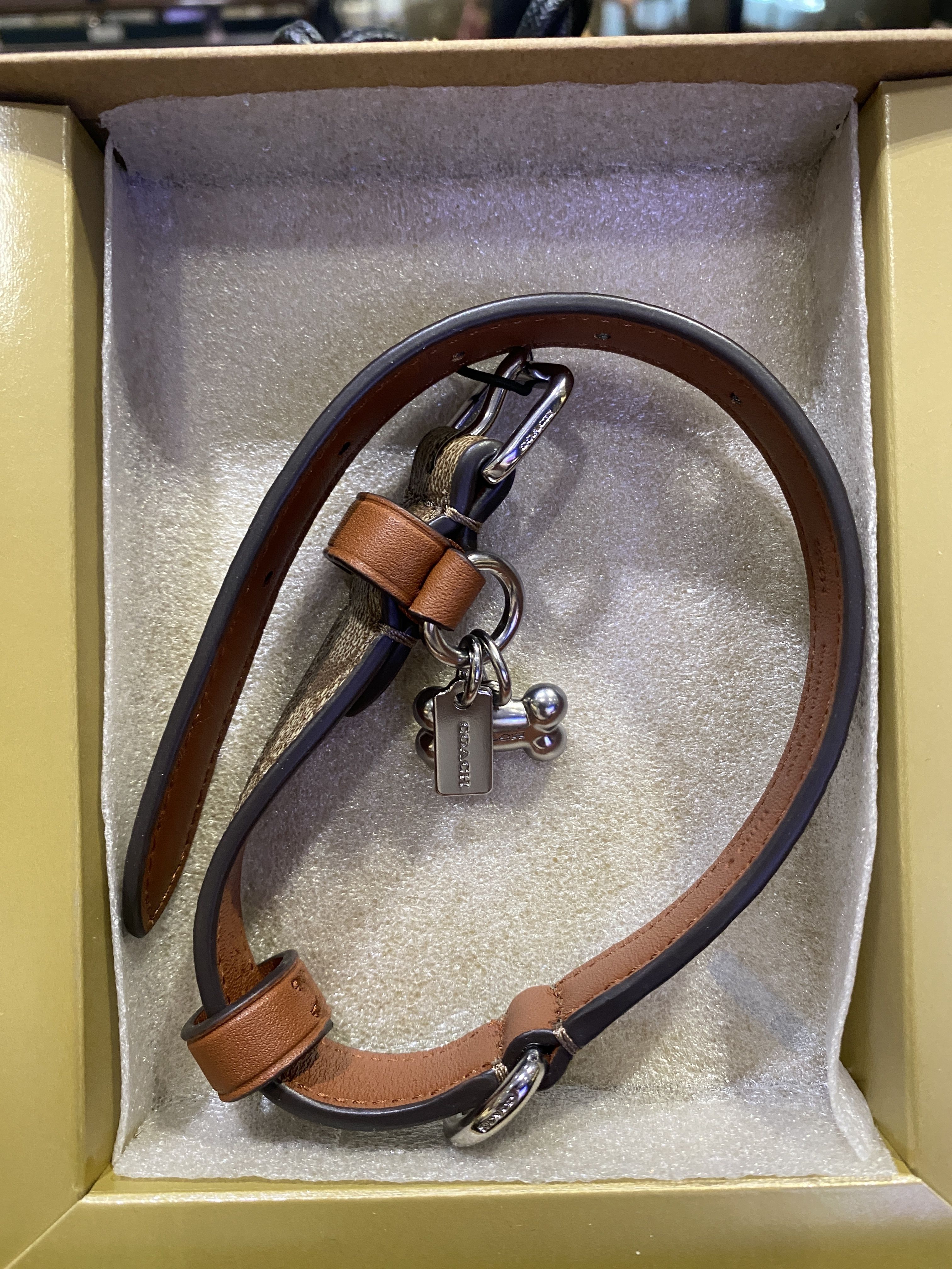 COACH】BOX入り＊小型犬用 モノグラム柄 骨のチャーム付き首輪